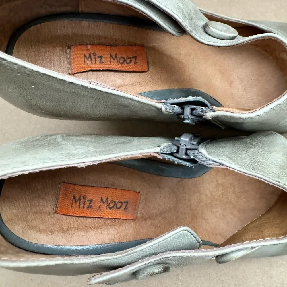 Miz Mooz Green Leather 3” Pump With Button Detail Strap. Size 6.5 - Picture 5 of 8